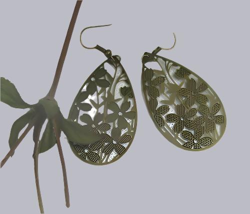 teardrop earring