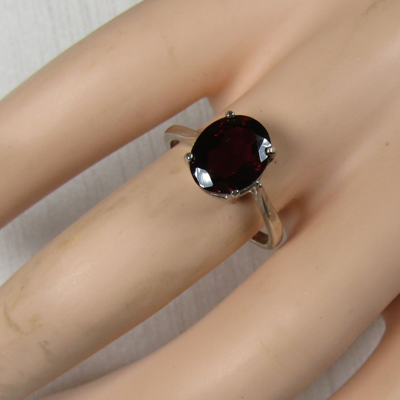 Oval Garnet Gemstone Fashion Sterling Silver Ring Size 8